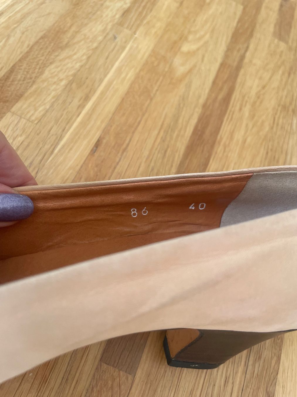 Chaussures femmes: Escarpins beiges daim, taille 40 – D'occasion à Troinex par NadineUK 8