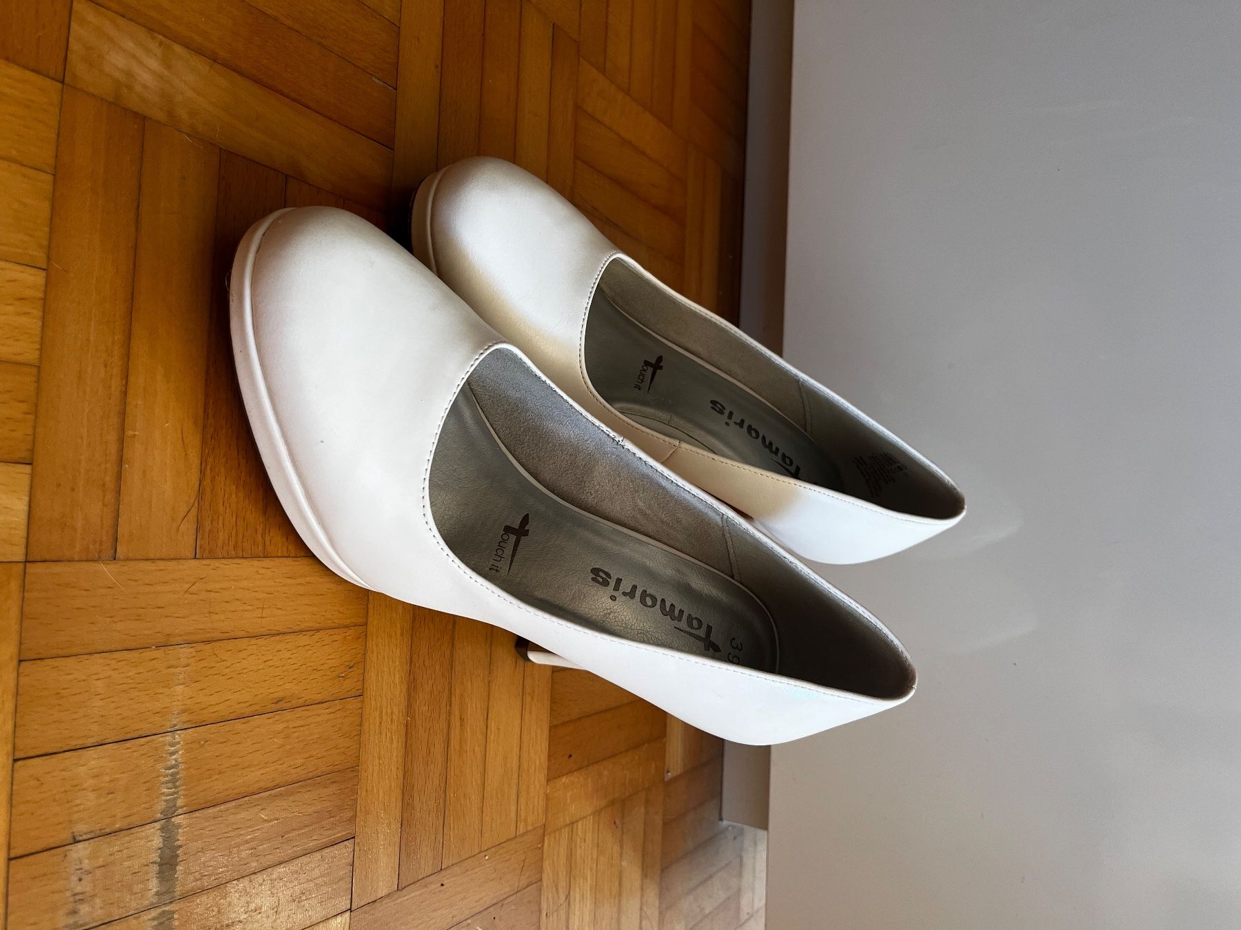 Tamaris Damenschuhe: Tamaris. Weisse Pumps, gr 39 – Neu (gemäss Beschreibung) aus Interlaken von Sammy_6wpq