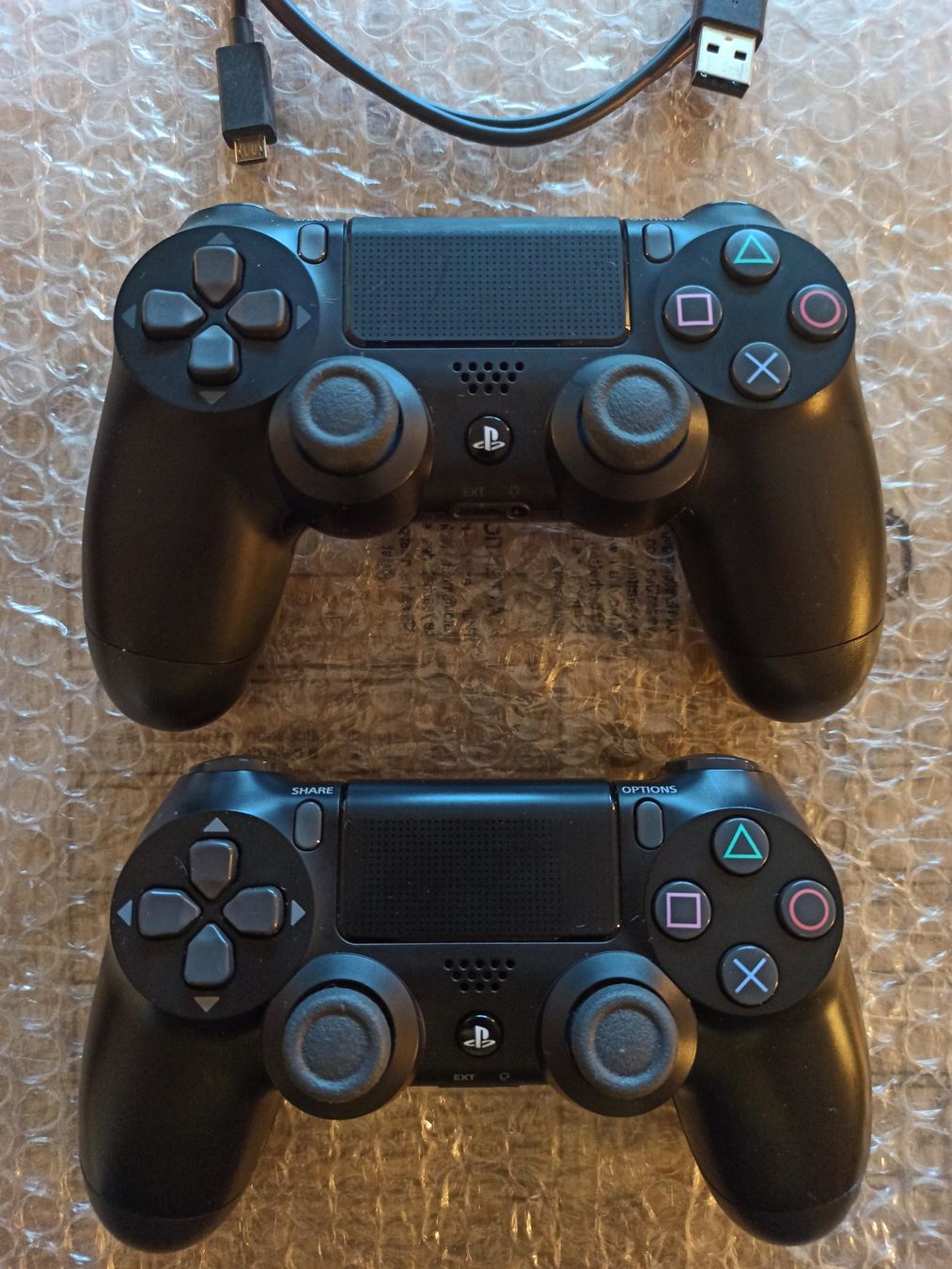 Controller: 2 x Original Controller Sony PS4 Wireless DualShock 4 V2 TOP – Usato da Oberweningen venduto da mar_87mx