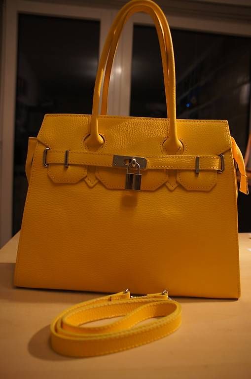 Borse da donna: Handtasche Farbe Gelb – Nuovo e nell'imballaggio originale da Männedorf venduto da Mis_nl7l