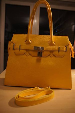 Handtasche Farbe Gelb