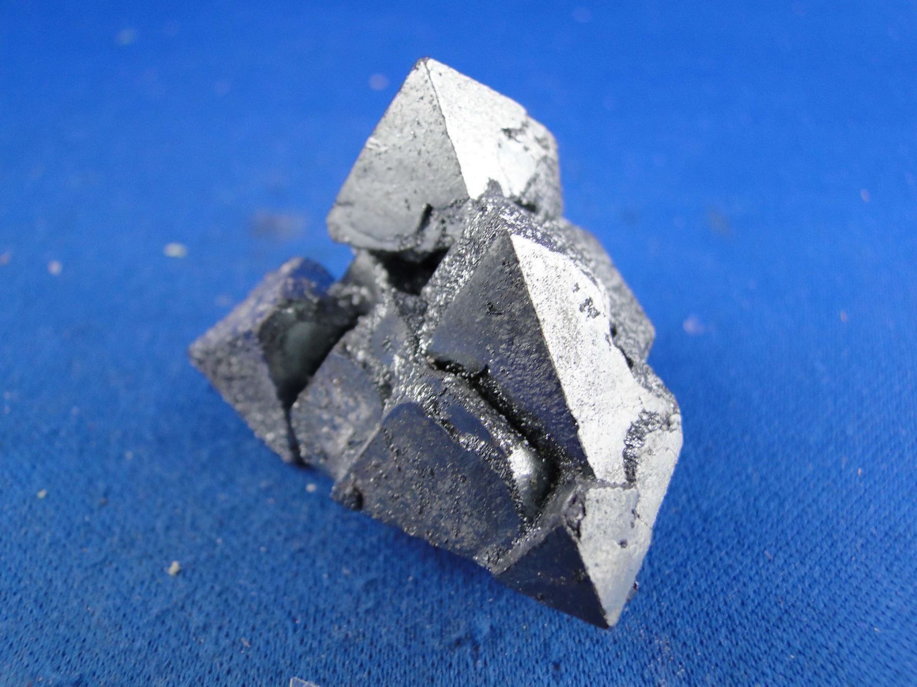 Minerali & Pietre curative: Haematit psm Magnetit – Usato da Schinznach Bad venduto da Demerald 7