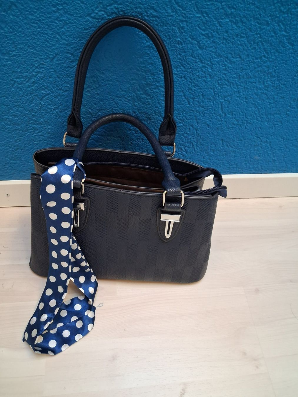 Sacs femmes: BLAUE HANDTASCHE LEDER – Neuf (Voir description) à langnau par Santos1411