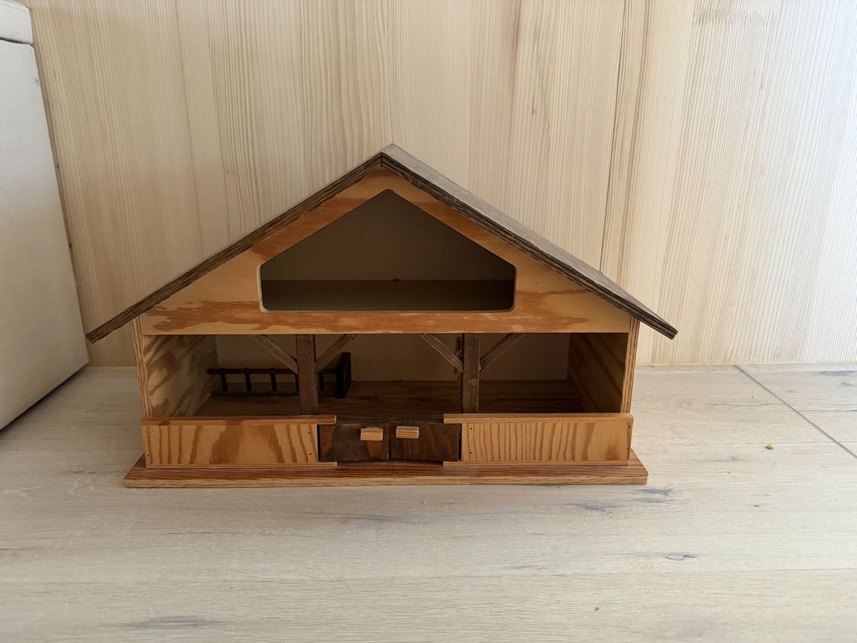 Jouets: Holz Bauernhof / Stall – D'occasion à Tann par mhowald