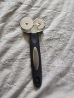 Neues CPC 2-in-1 Pizza Cutter & Pastry Wheel Tool! 