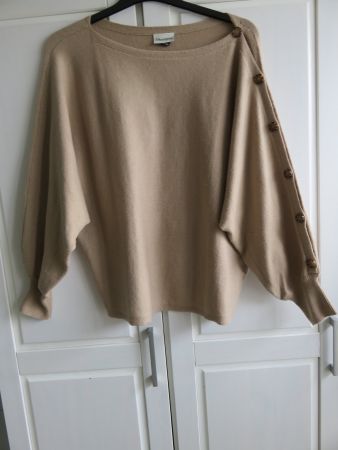 PULLI Gr. 48 mit Knopfdetail am Aermel