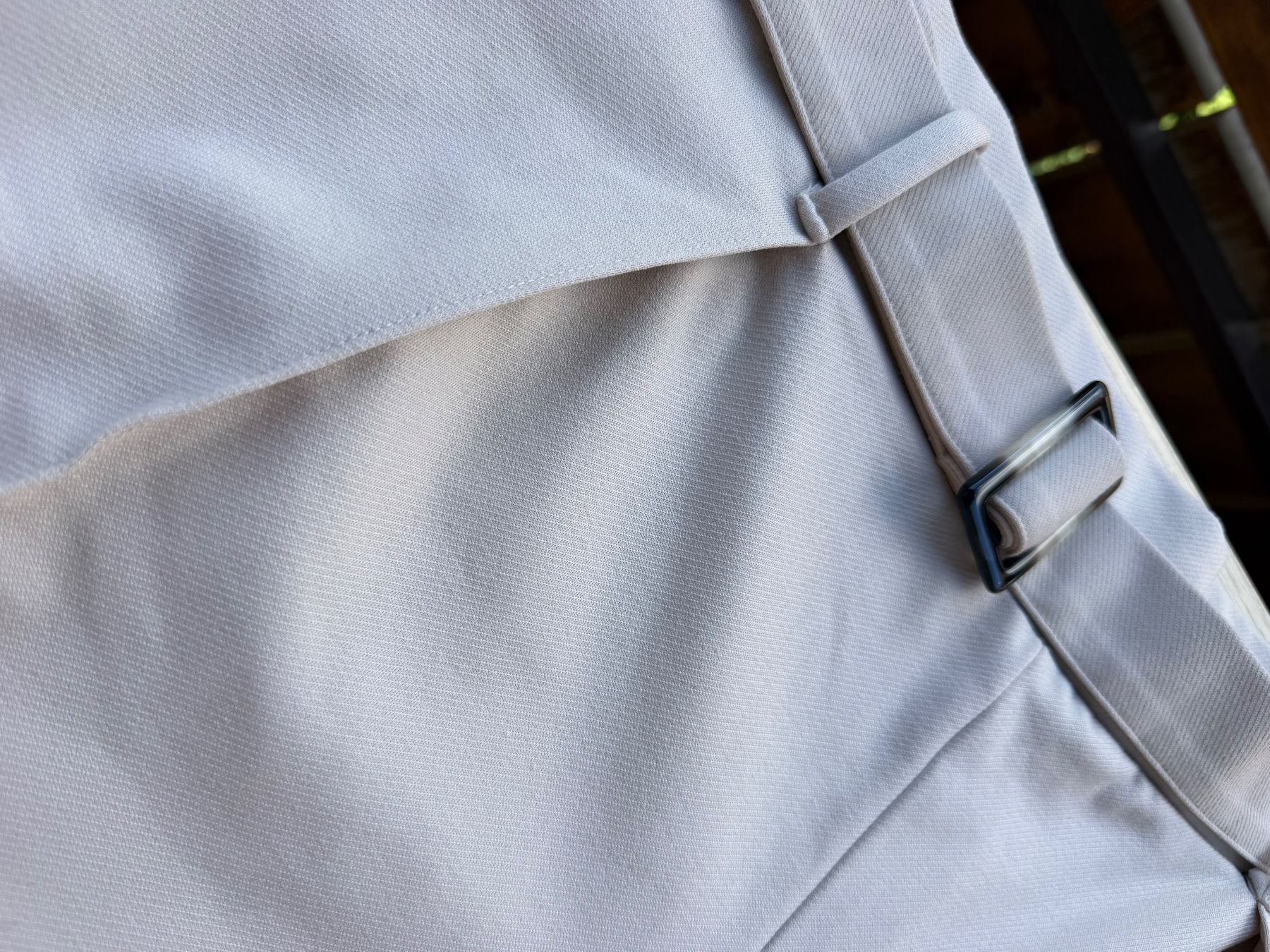 H&M Pantaloni: Stoff Shorts hellbeige mit Gürtel – Usato da Zermatt venduto da cacador 1