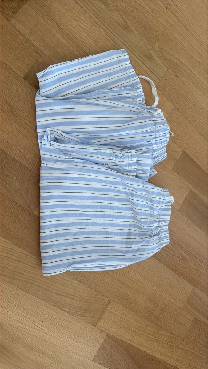 H&M Pigiama & Simili: Schlafhose gestreift hellblau weiss gebraucht – Nuovo (secondo la descrizione) da Schlieren venduto da Gizmo8952