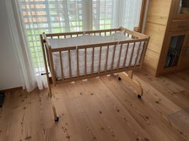 Wiege Kinderbett Holz mit Zubehör guter Zustand