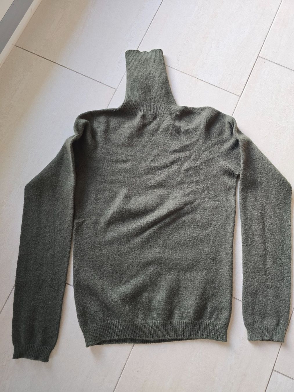 Guess Pulls & Sweat-shirts: Olivfarbener Guess Rollkragen Pullover  Gr. M – D'occasion à Steinhausen par aengeli07 1