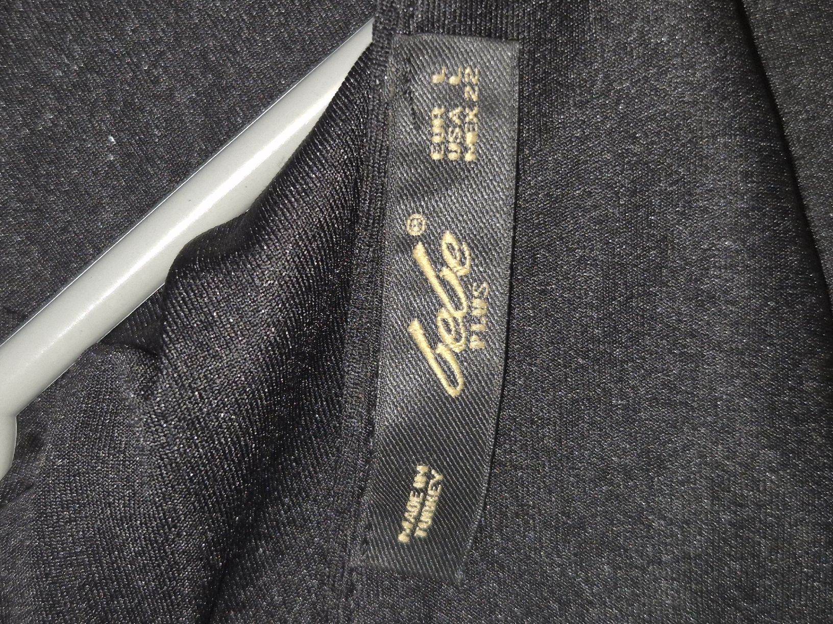 Kleider: Schwarzes kurzes elegantes Kleid – Neu (gemäss Beschreibung) aus Strengelbach von ich1.0 2