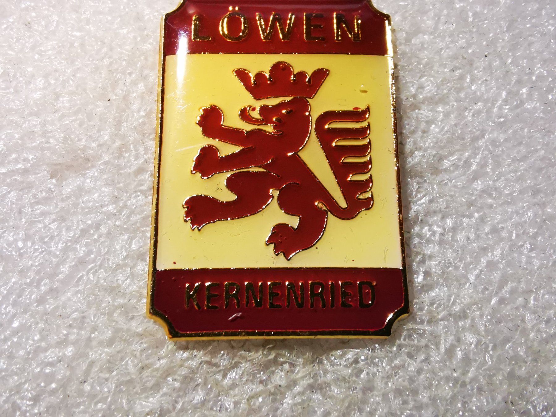 Placchette & Badge: Ansteckpin 151: Löwen Kernenried – Usato da Oppligen venduto da Pin-Fall-Shop