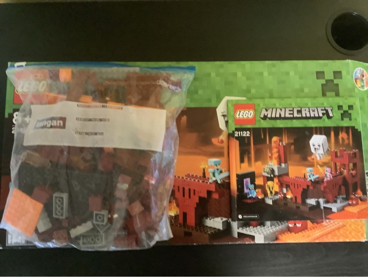 Lego Jouets: Lego Figuren + 2 Minecraft Sets – D'occasion à Bischofszell par yvan2000 2