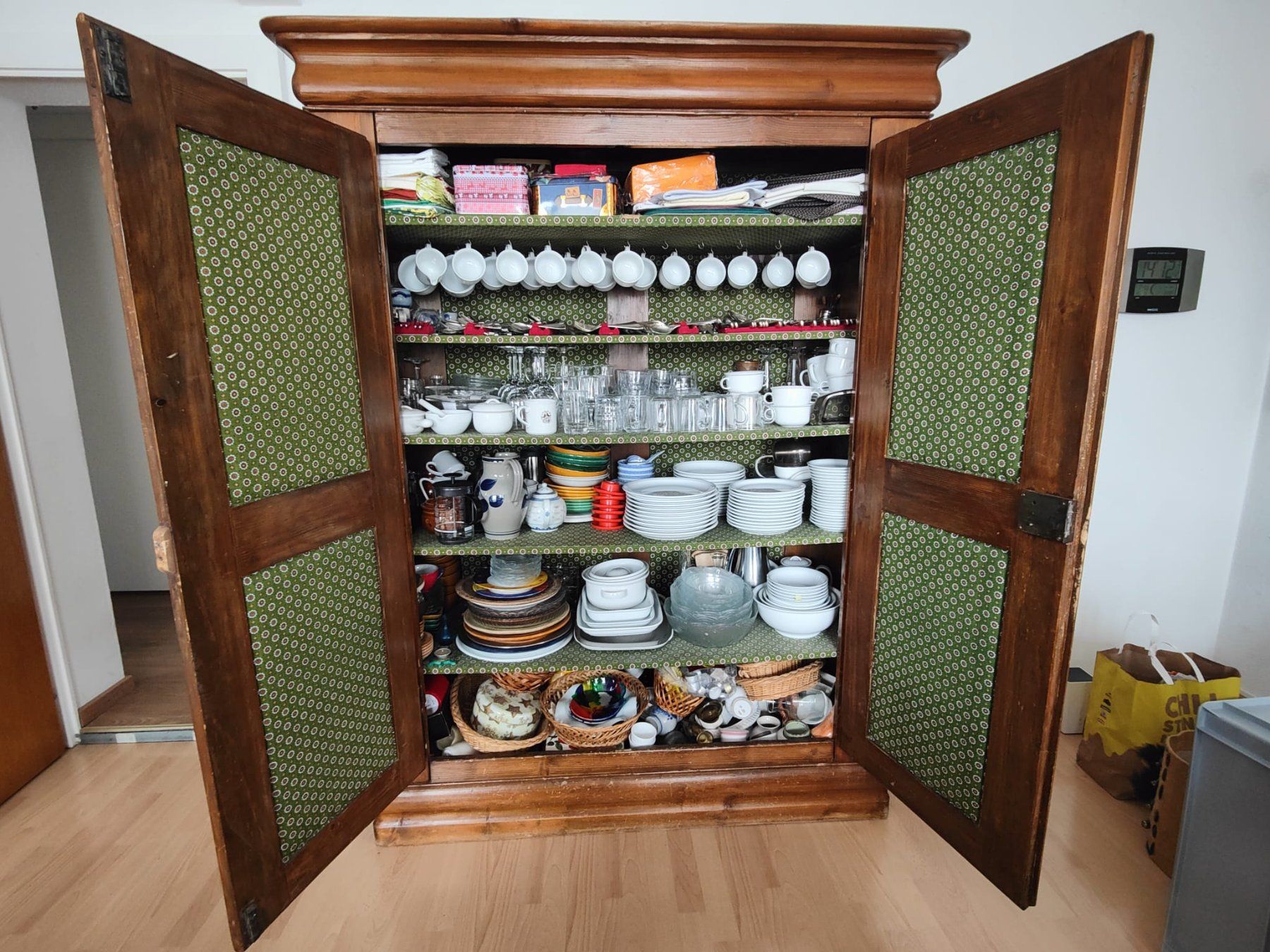 Armadi: Schrank antik – Usato da Zürich venduto da sel_wnt5 2