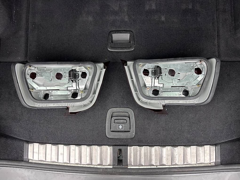BMW Tutti pezzi di ricambio auto: Rückleuchten E36 Limo – Usato da Schaffhausen venduto da hallovater 1