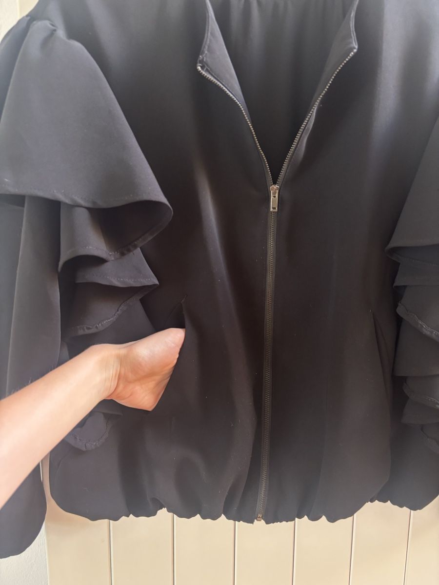 Zara Giacche: Zara Basic Black Ruffle Bomber Jacket - Size M - Chic! – Nuovo e nell'imballaggio originale da Genève venduto da chl_zc89 1