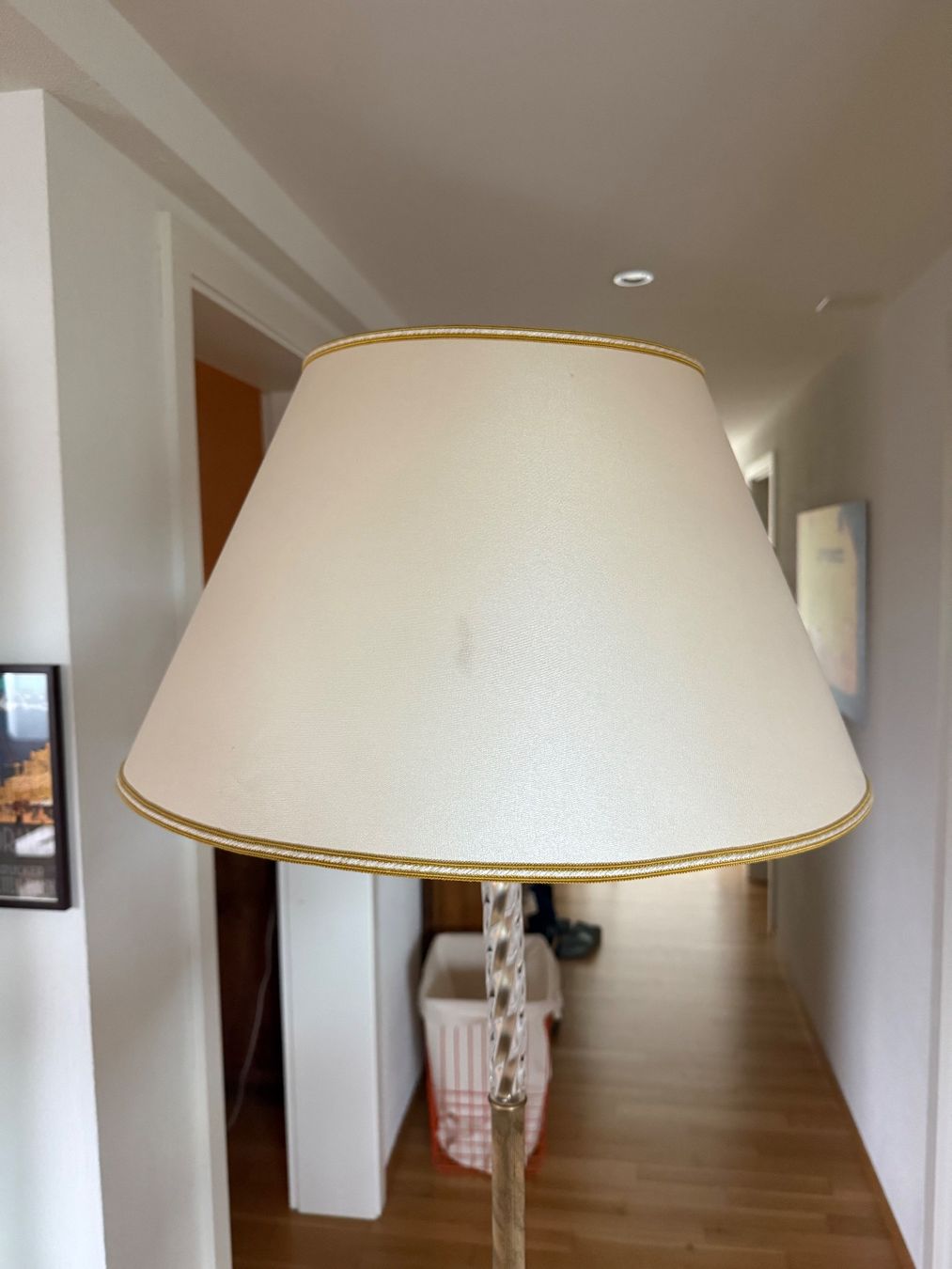 Lampade: Stehlampe aus ehemaligem Hotel – Usato da Zürich venduto da Kingin 2