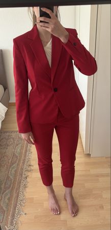 Roter Zara Anzug