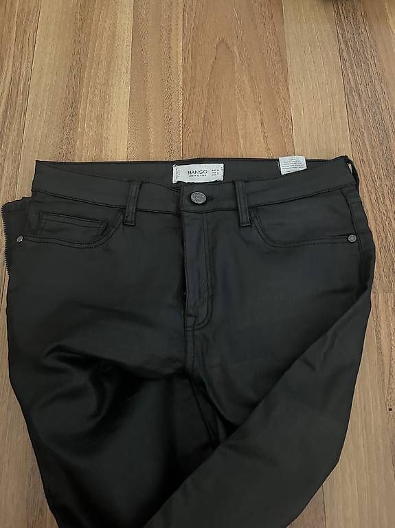 Mango Hosen: Schwarze Mango Hose jeansimitat – Gebraucht aus Zürich von aknavi 1