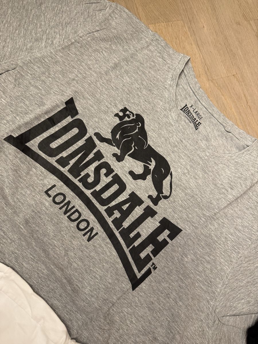Lonsdale T-shirt: 3 Lonsdale T-Shirts Grösse X-Large – Usato da Rubigen venduto da Elmacino 3