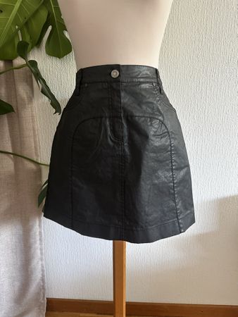 Jupe courte dp:jeans noire enduit taille 38 made in I