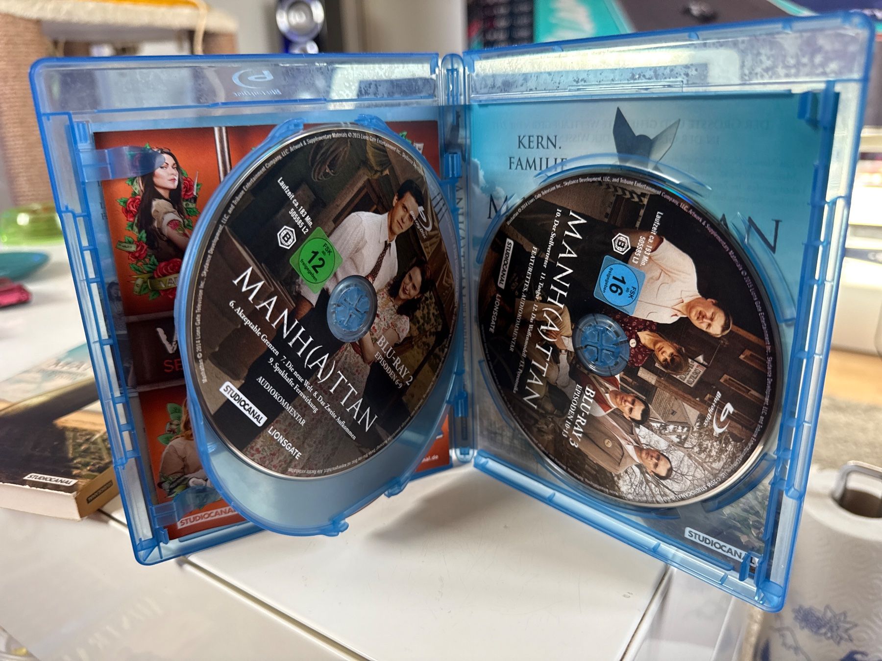 Tous les DVDs: Manhattan - Die komplette 1. Staffel – D'occasion à Allschwil par meeresperle 3