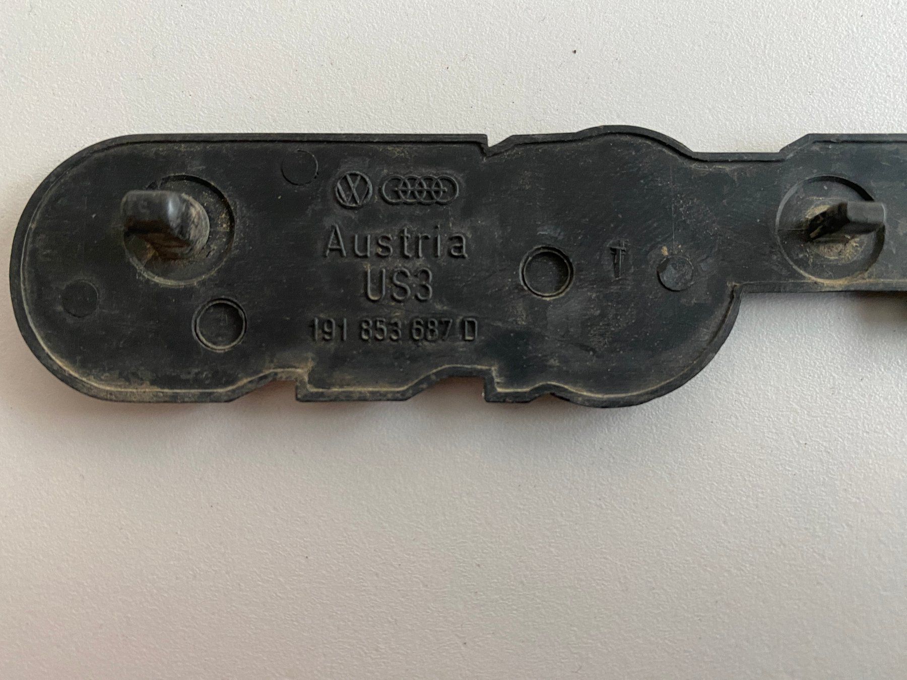 VW Tutti pezzi di ricambio auto: VW Golf GTI Emblem – Usato da Alpnachstad venduto da Rucksack10 2