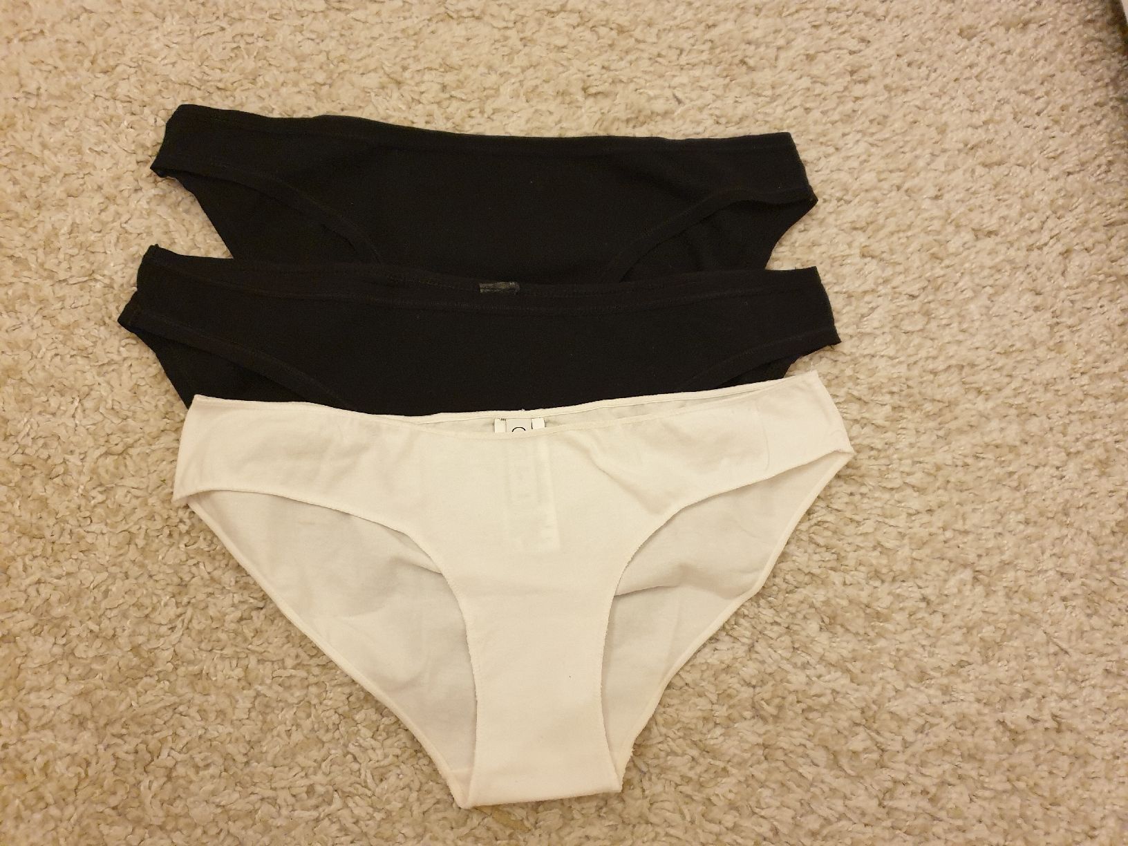 Autres dessous: Slips, S, coton,  noir. blanc, 3 pièces – D'occasion à Neuchâtel par