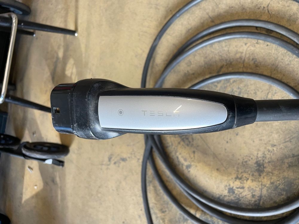 Ladestation Tesla Wall Connector 200/240V 32A (Gebraucht) in Bad Ragaz ...
