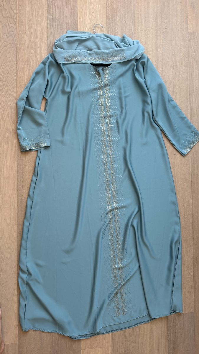 Vestiti: Langes Kleid hellblau mit Goldverzierung – Nuovo (secondo la descrizione) da Steinhausen venduto da inmumi 1