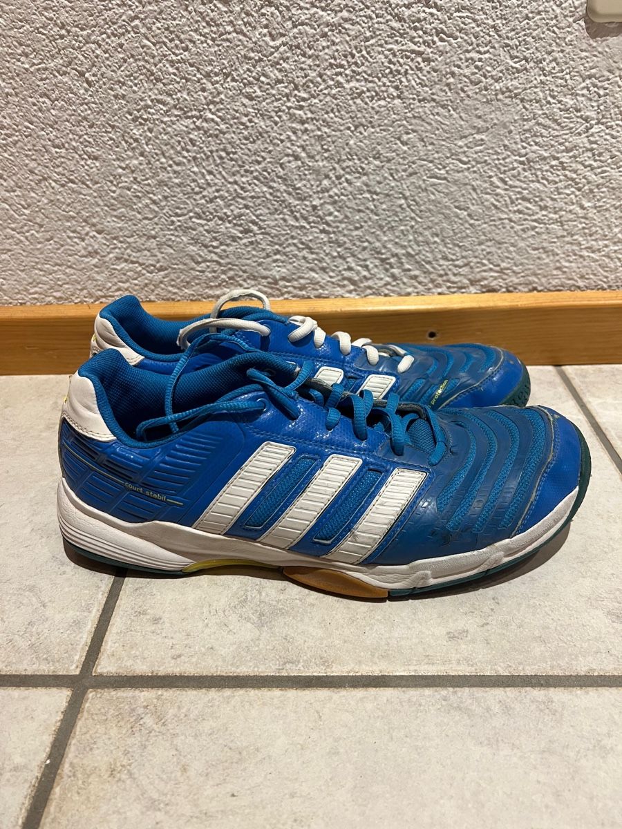 Adidas Scarpe da uomo: Adidas Hallenschuhe Gr. 44 2/3 - Gratisversand – Usato da Frutigen venduto da lurit