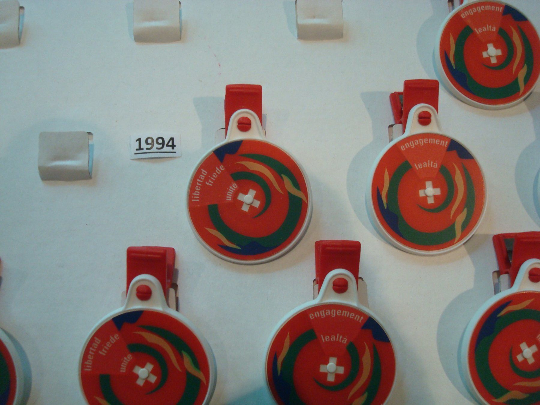 Placchette & Badge: Abzeichen 1. August 1994, neu, unzirkuliert – Nuovo (secondo la descrizione) da Riehen venduto da Baerewaegli