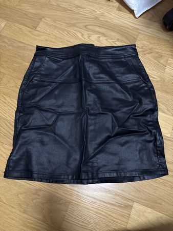Esprit Lederimitat Rock Schwarz Gr. 34