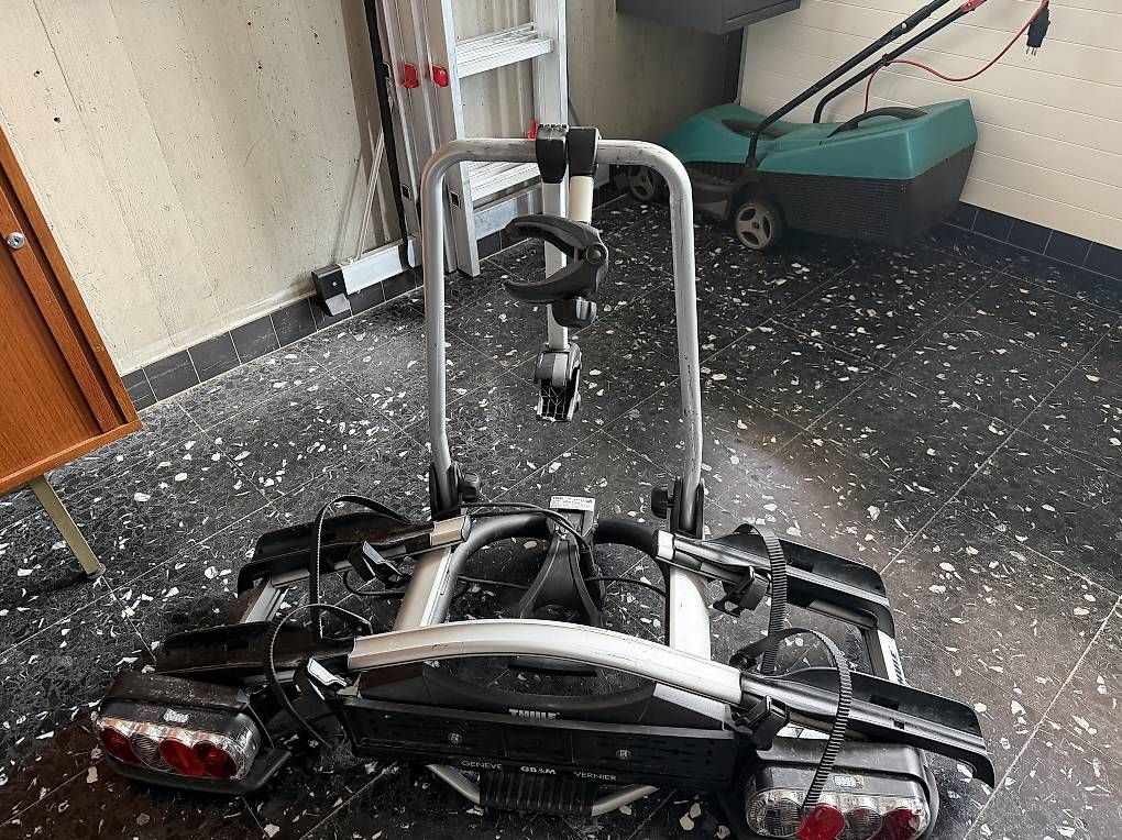 Box da tetto: Porte-vélos Thule pour coffre utilisé. 2 vélos – Usato da Versoix venduto da Pfalconnet 3