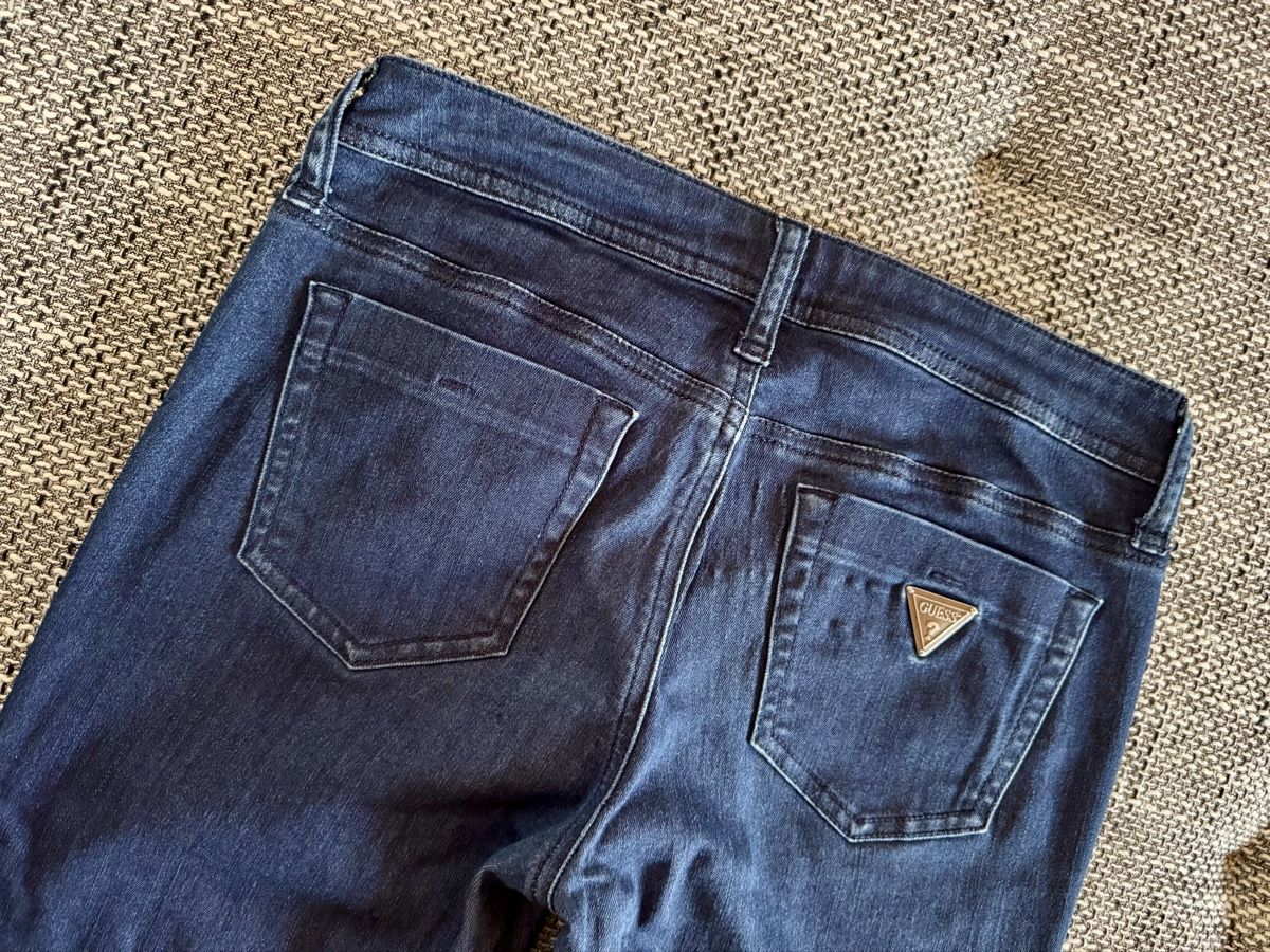 Guess Jeans: Guess Jeans, Gr. 27, mit Reissverschluss – Gebraucht aus Gommiswald von Aloha.Spirit 9