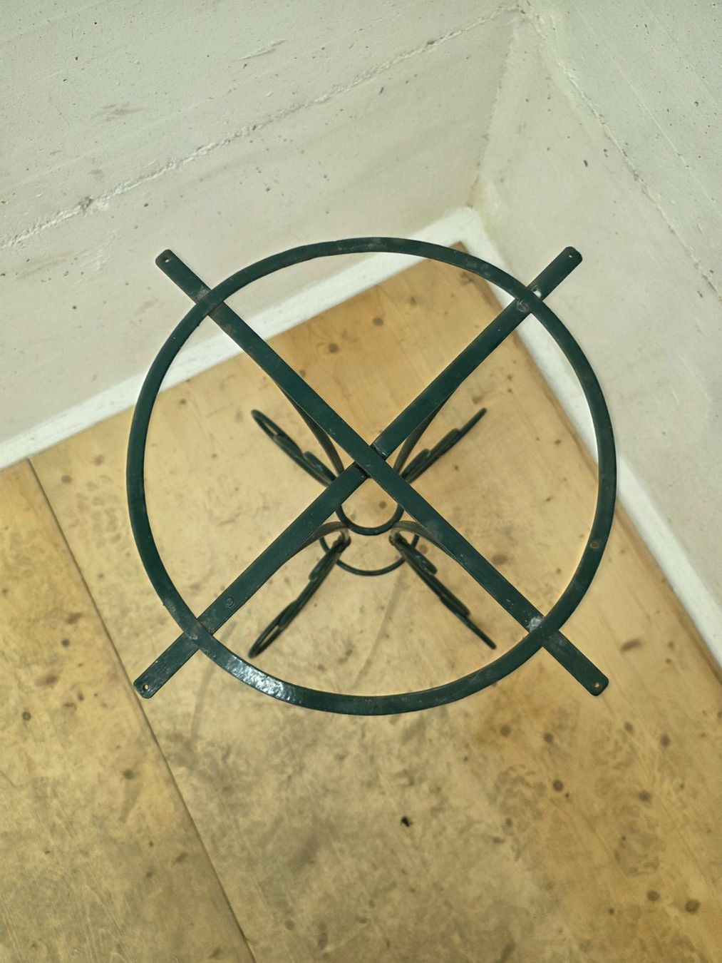 Sonstiges Mobiliar: Schöner Metall Tischfuss – Gebraucht aus Münchenbuchsee von LuupBrocki 4