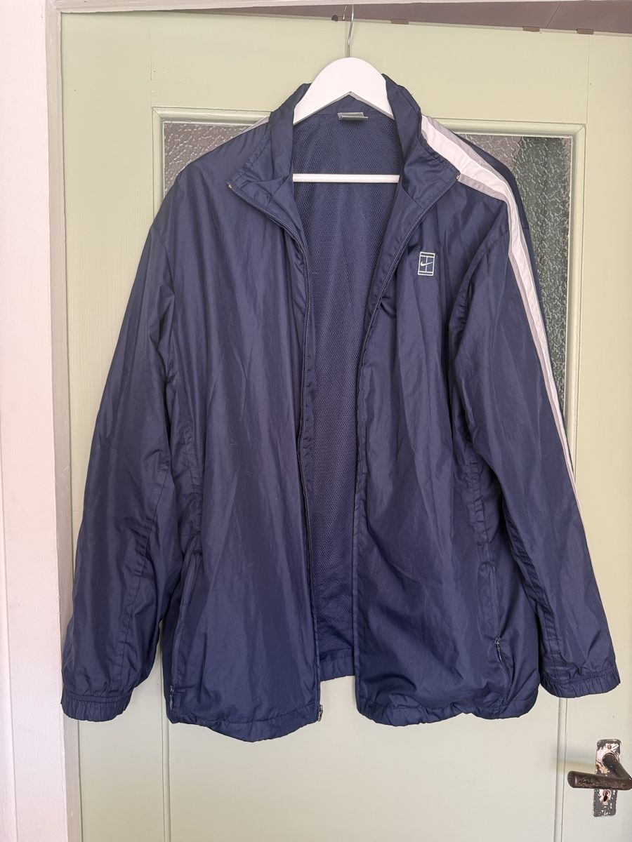 Nike Vestes: Lässige Nike Jacke – D'occasion à Langenthal par Nina_Leonie