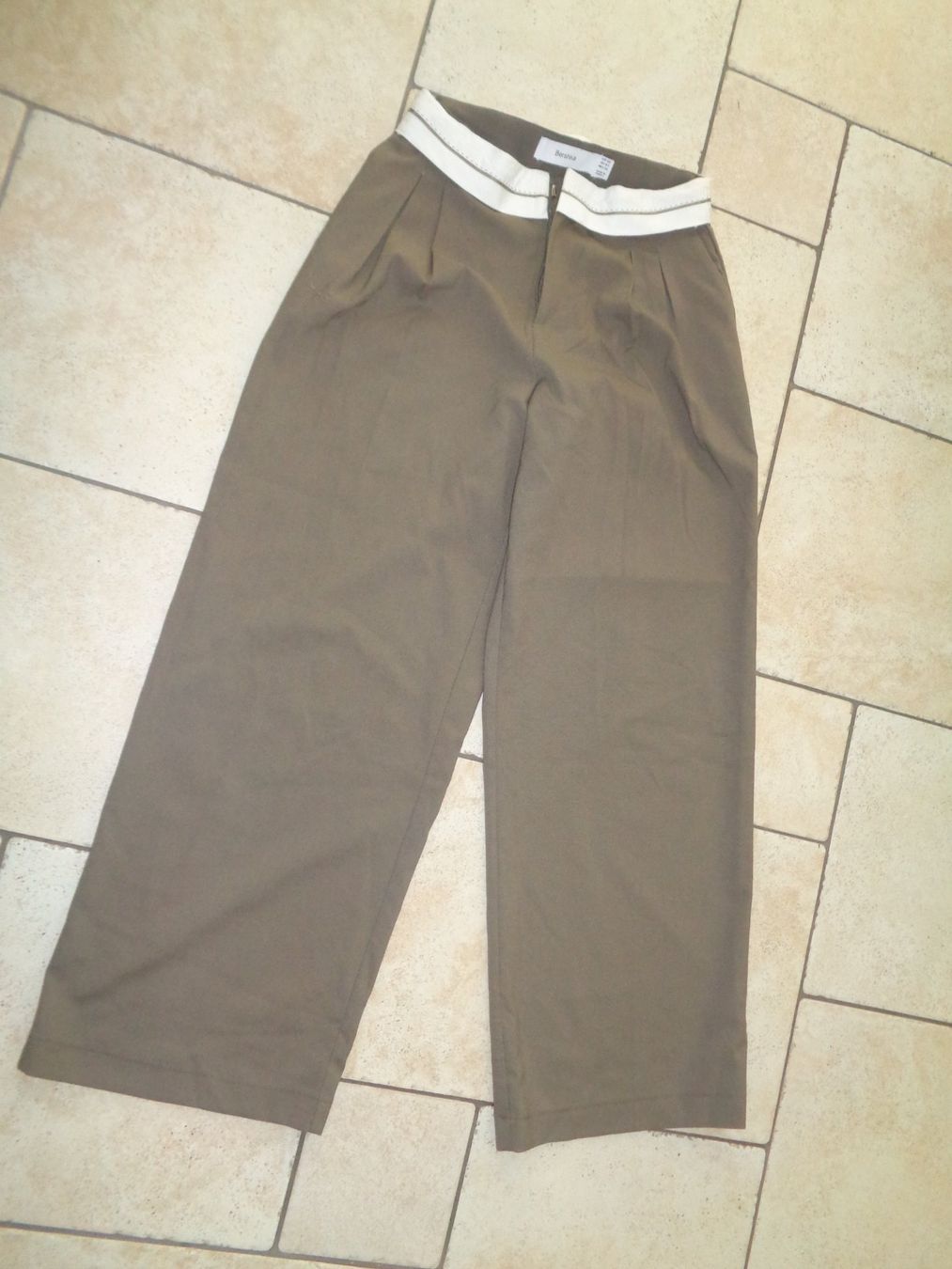 Bershka Pantalons: Hose  Bershka  Grösse 36 – D'occasion à Kreuzlingen par Robi-2003
