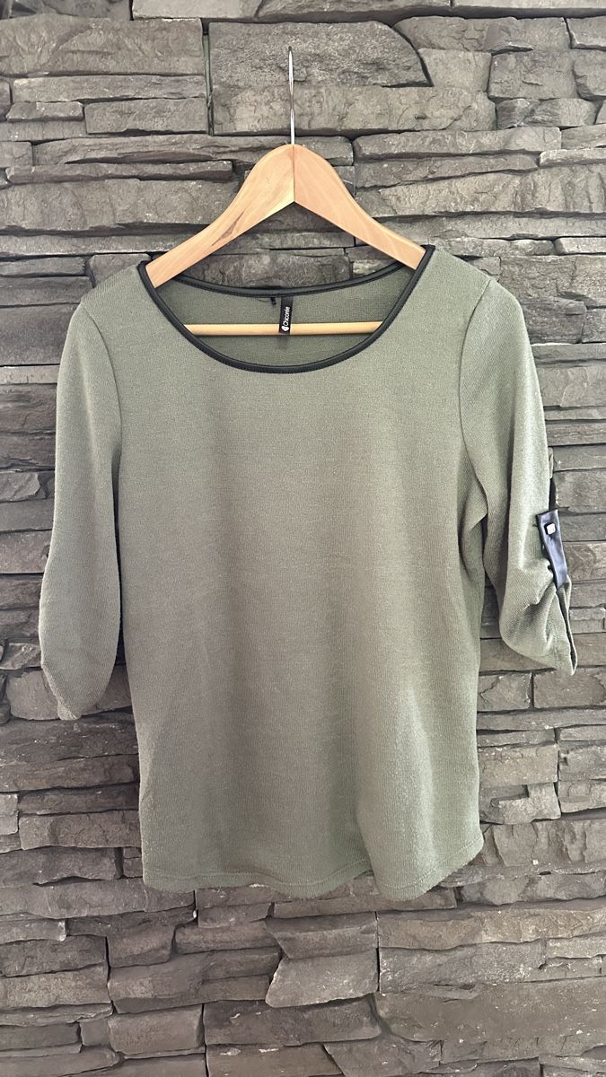 Lots de vêtements: Kleider Set Pullover Grösse S – D'occasion à Grindelwald par cla_ww8z 3