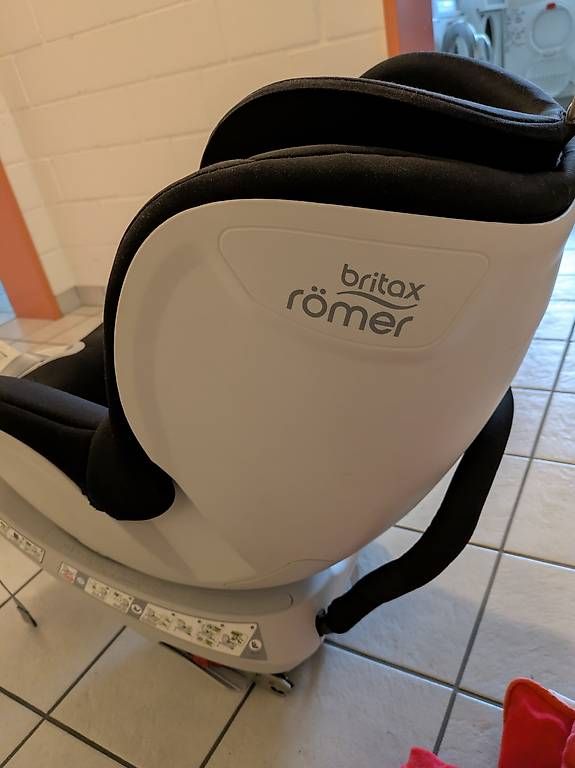 Seggiolini per auto: Kindersitz mit Isofix  – Usato da Abtwil SG venduto da oro_pg2r 1