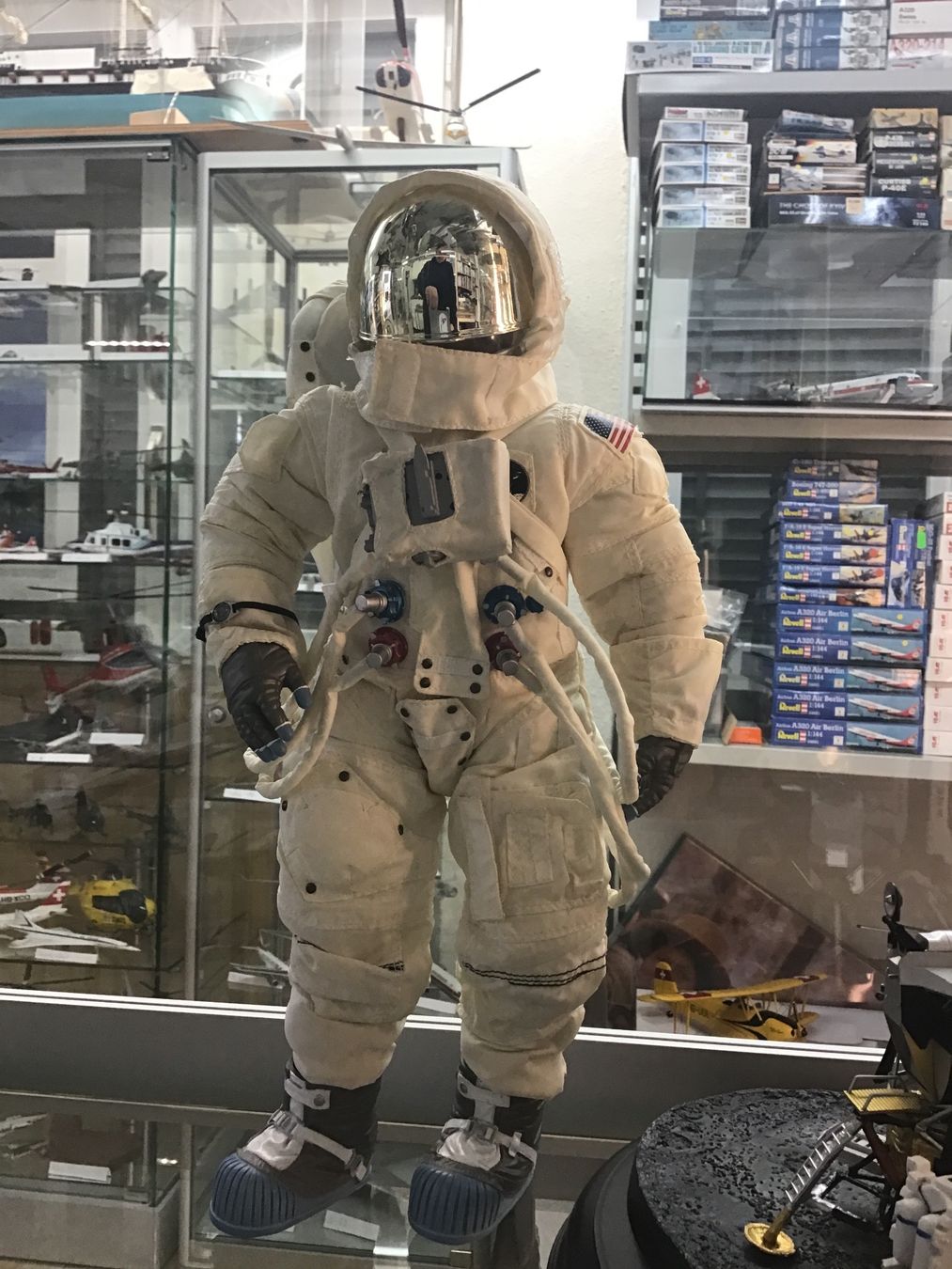 Kit di modellismo & Modellini statici: APOLLO PROGRAMM AUSTRONAUT 1:6 – Nuovo (secondo la descrizione) da Männedorf venduto da Modell-Spezialisten