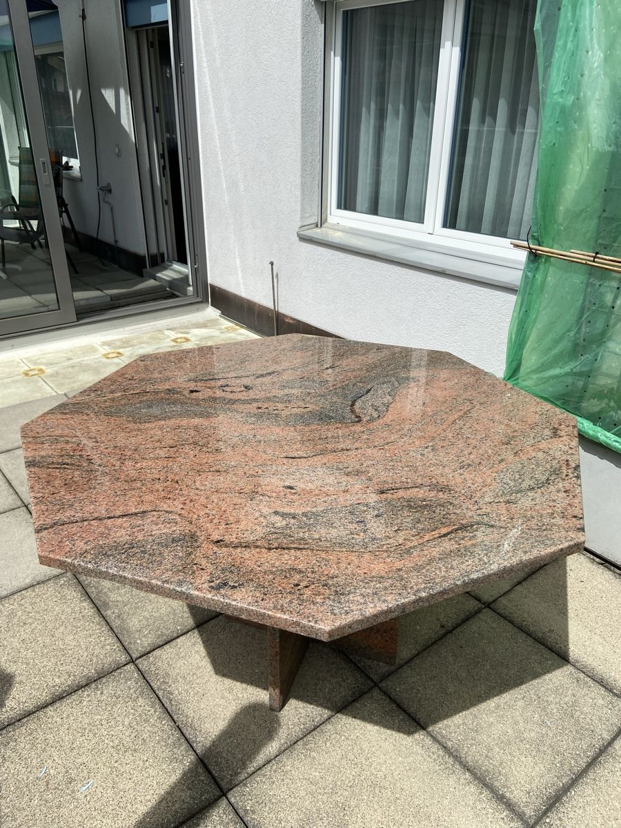 Tavoli: Robuster Granit Gartentisch, achteckig - Top Zustand! – Usato da Rothenthurm venduto da dr.ger.umpel 2