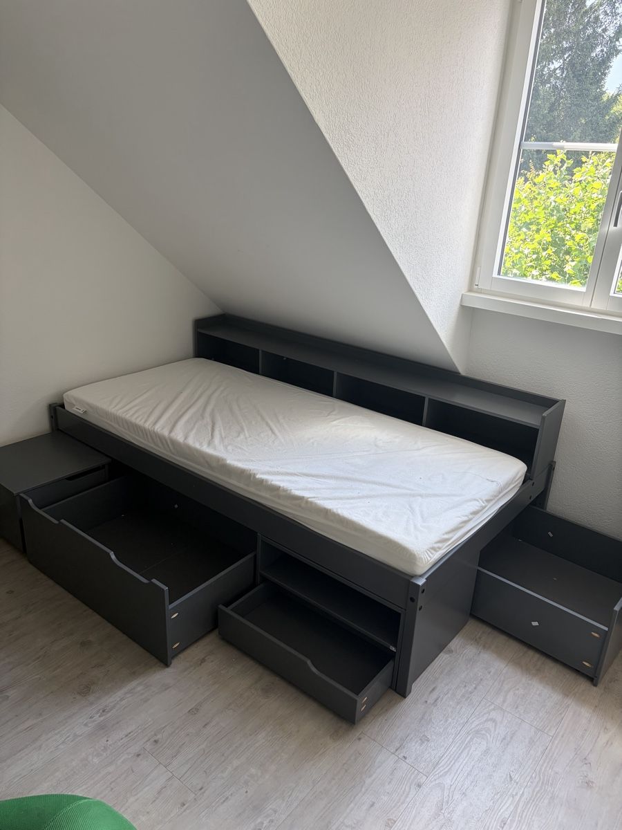 Lits: Kinderbett mit Schubladen – D'occasion à Dättwil AG par kar_hp7h 1