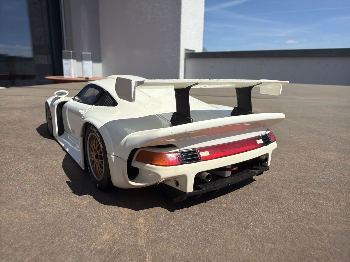 UT Models Modellini d'auto: Porsche 911 GT1 - 1/18 - UT Models – Usato da Wolfwil venduto da Rolex1 2