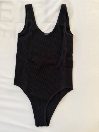 Gerippter Body in schwarz
