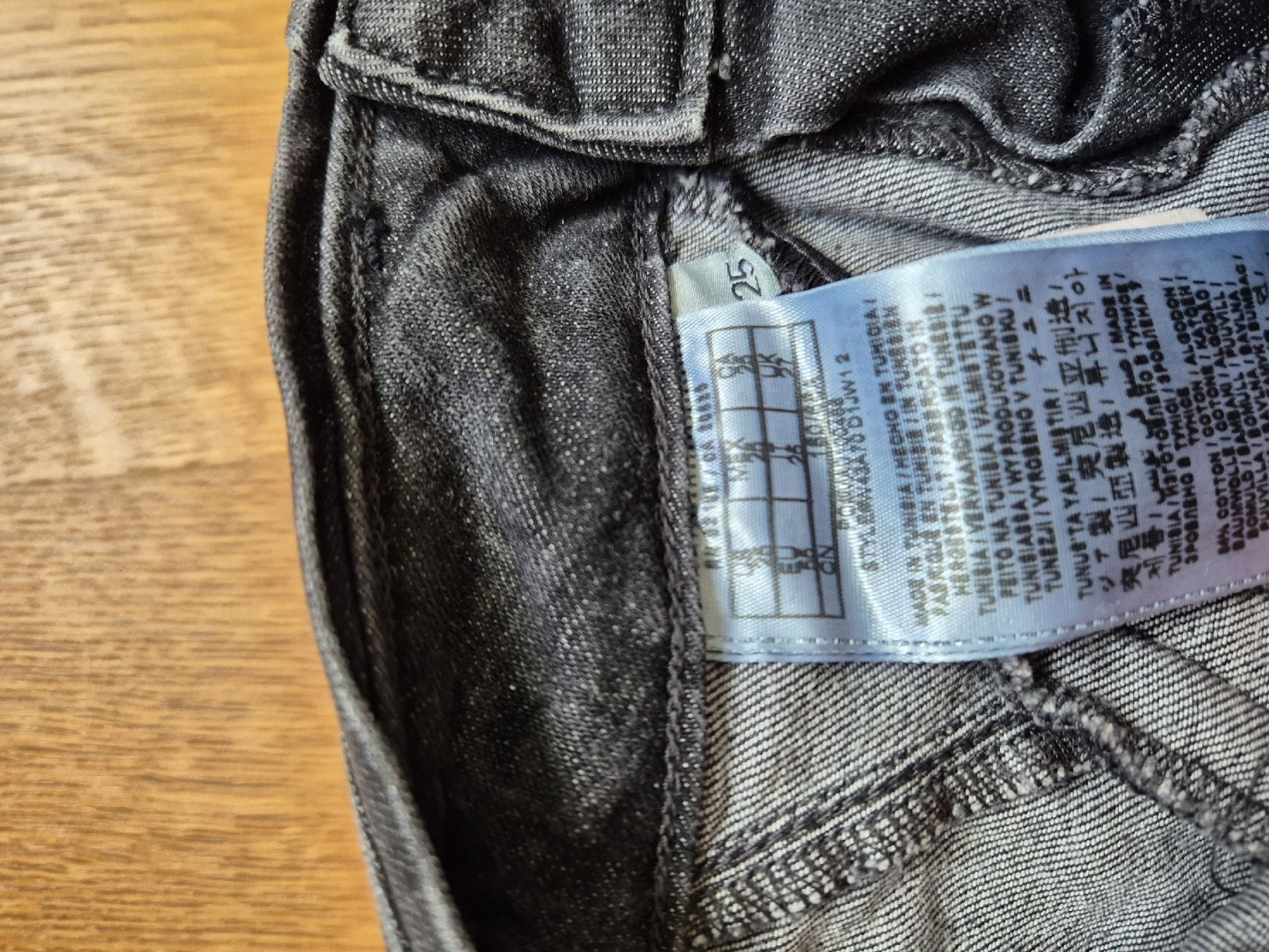 Guess Jeans: Guess Jeans dunkelgrau – Usato da Feusisberg venduto da cts_55rn 5