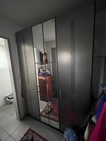 Kleiderschrank mit Spiegelfront