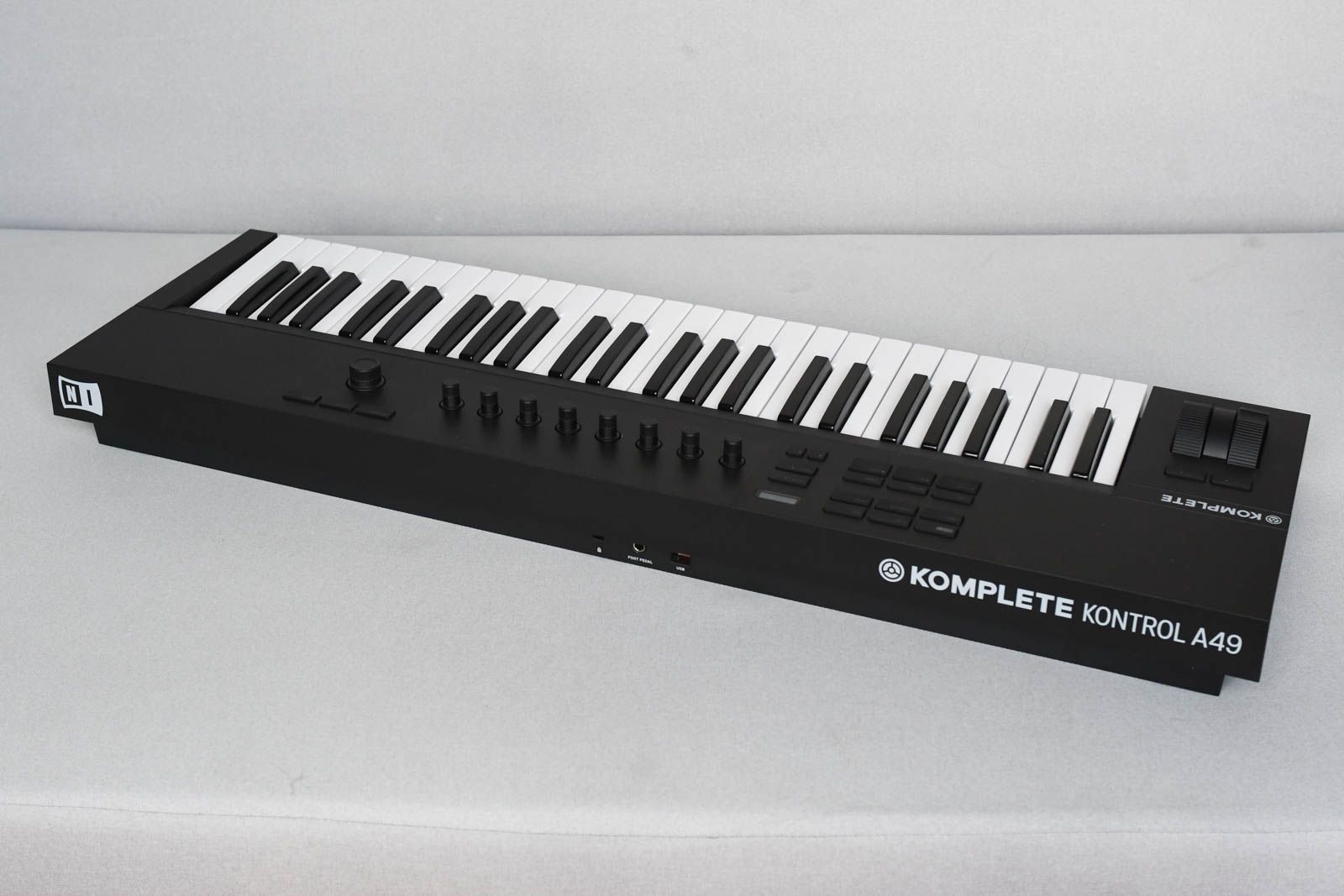 Native Instruments Strumenti musicali: Native Instruments Komplete Kontrol A49 MIDI Keyboard – Usato da Winterthur venduto da Syorn 2