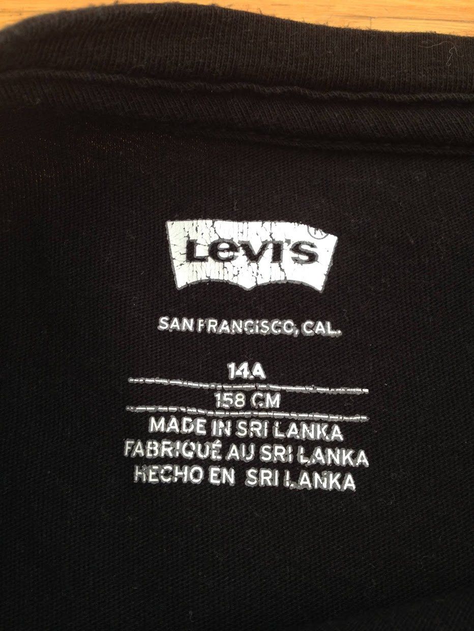 Levi's Blouses, T-shirts & Tops: Shirt Levis – D'occasion à Dübendorf par Fip05 1
