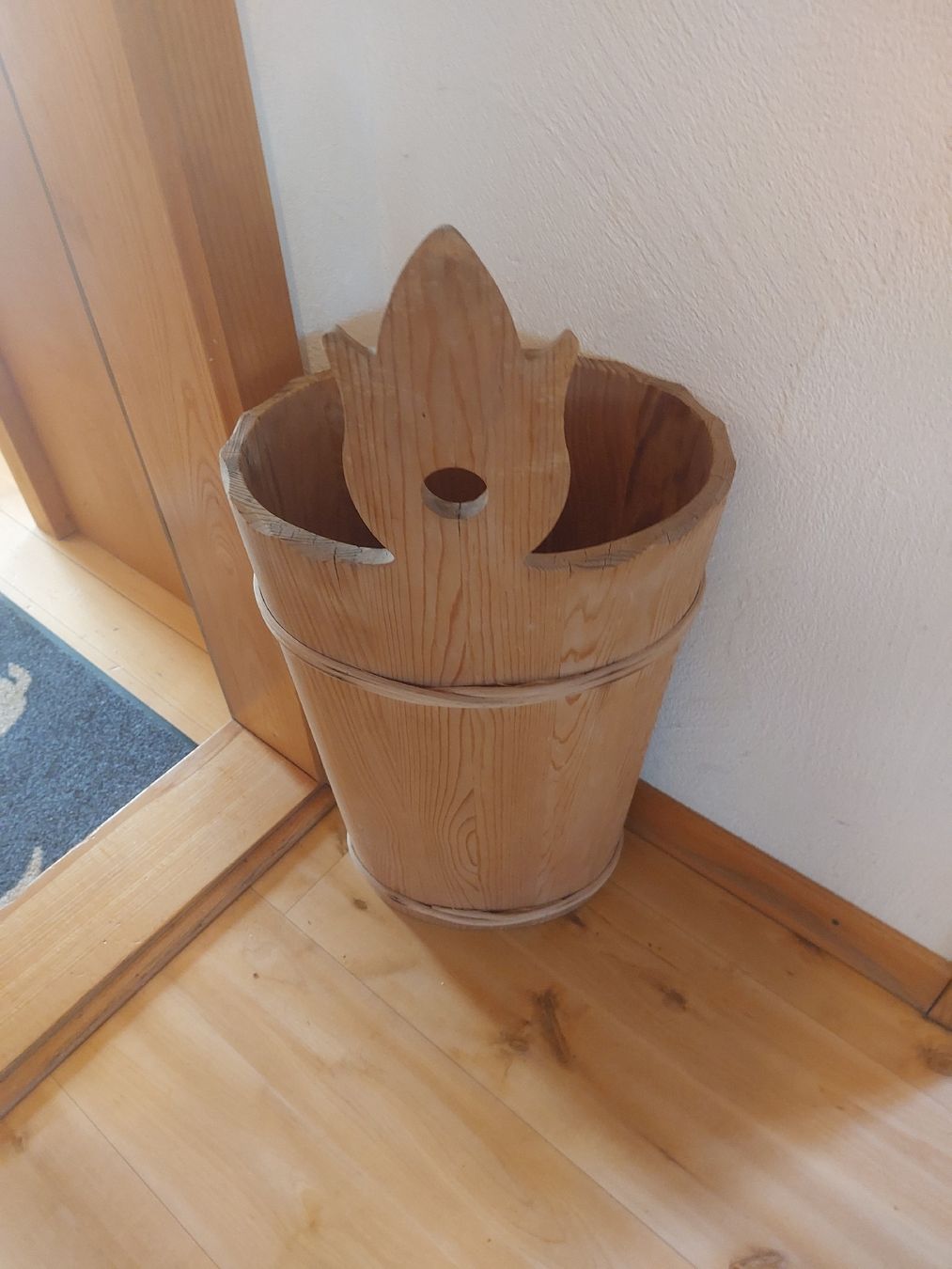 Guardaroba: Schirmständer Holz – Usato da Landquart venduto da Cedes 1